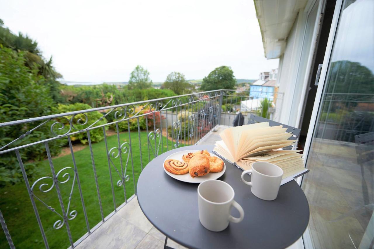 Sea Gem- Beautiful Family Home With Stunning Sea Views & Garden Tenby Exterior photo